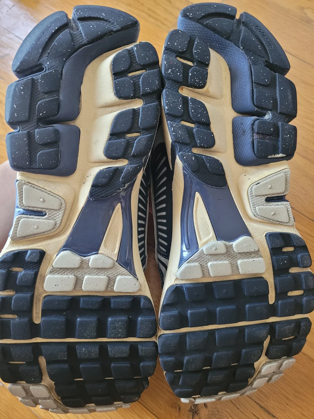 NIKE Vomero 5 Men’s Running Shoes Size 8.5 - White & Navy